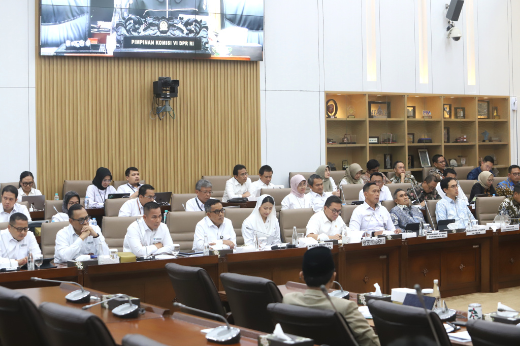 Komisi VI DPR menggelar raker dengan Menteri Perdagangan Budi Santoso membahas dengan asosiasi petani tebu (Ashar/SinPo.id)
