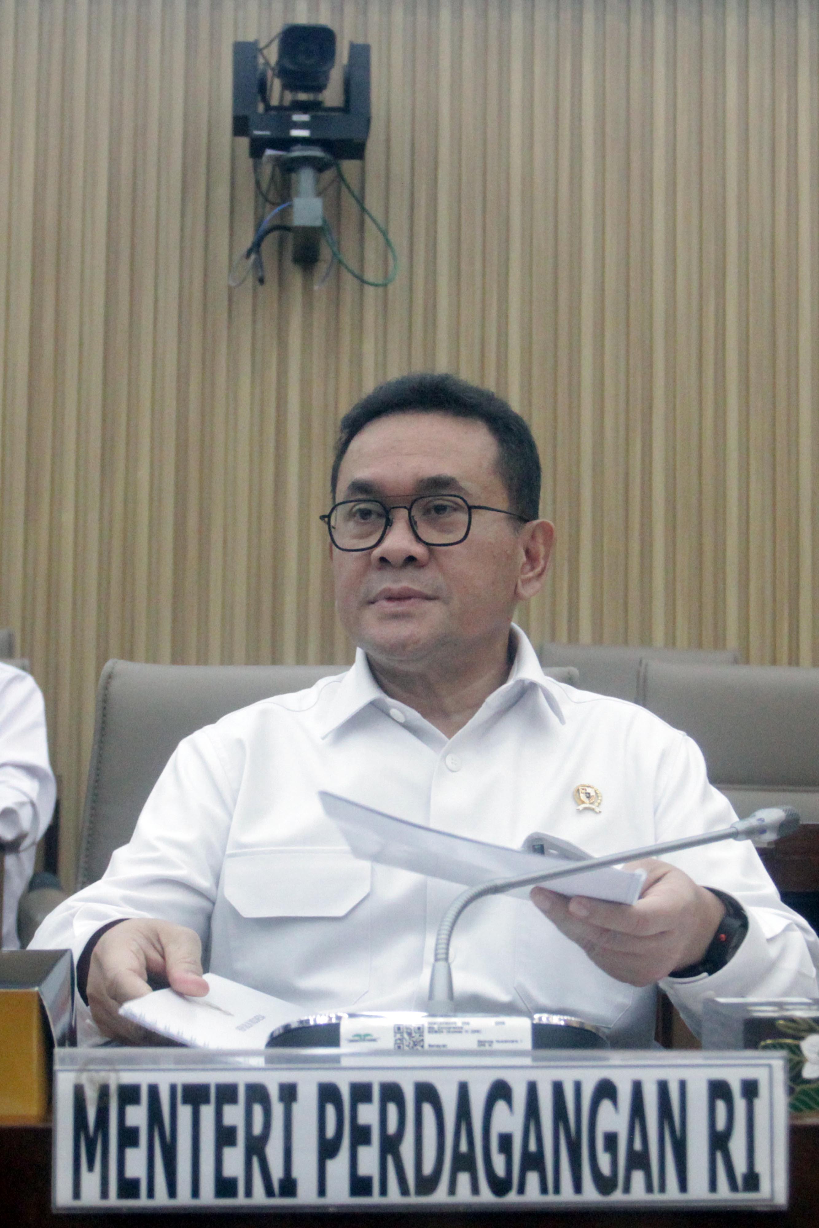 Komisi VI DPR menggelar raker dengan Menteri Perdagangan Budi Santoso membahas penyesuaian Anggaran 2026 (Ashar/SinPo.id)