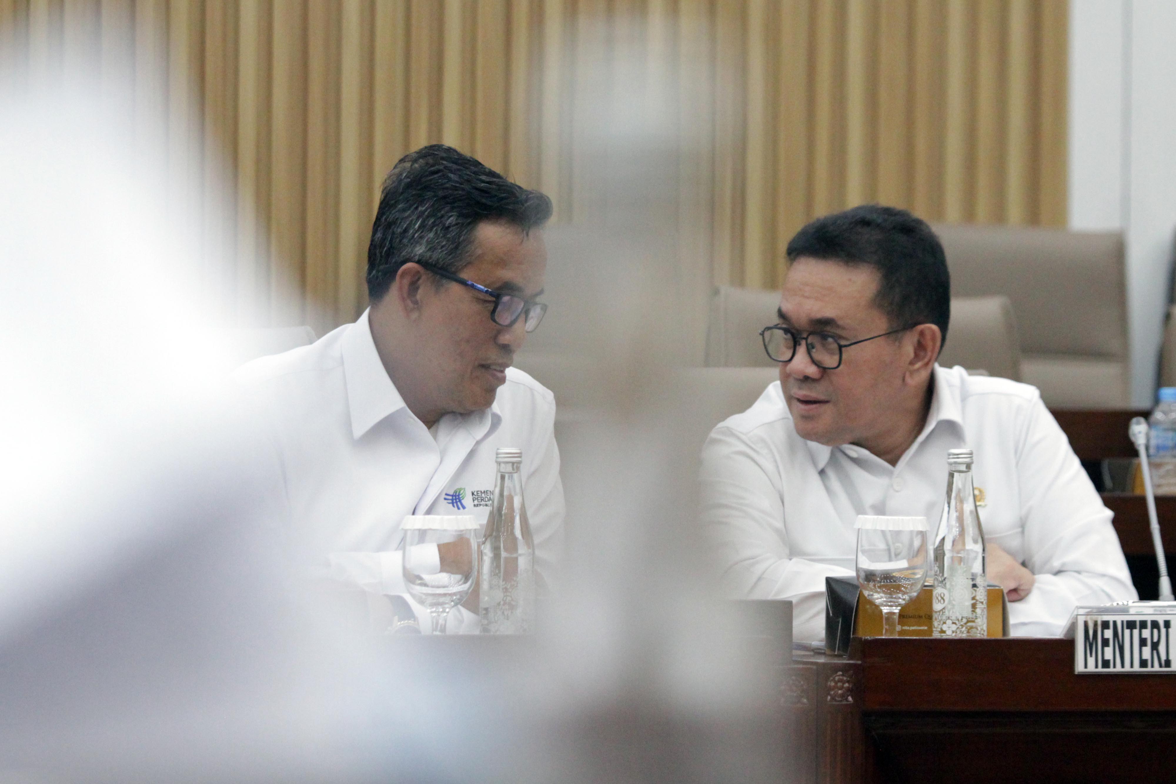 Komisi VI DPR menggelar raker dengan Menteri Perdagangan Budi Santoso membahas penyesuaian Anggaran 2026 (Ashar/SinPo.id)