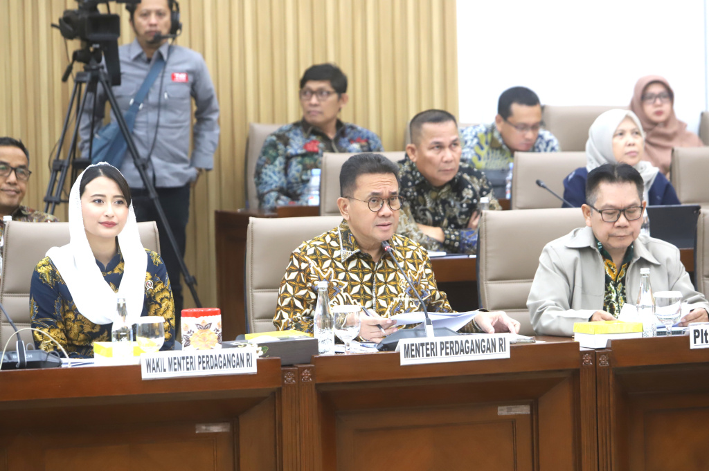 Komisi VI DPR menggelar raker dengan Menteri Perdagangan Budi Santoso membahas Regulasi E-commerce dan Perlindungan Pelaku Usaha Dalam Negeri (Ashar/SinPo.id)