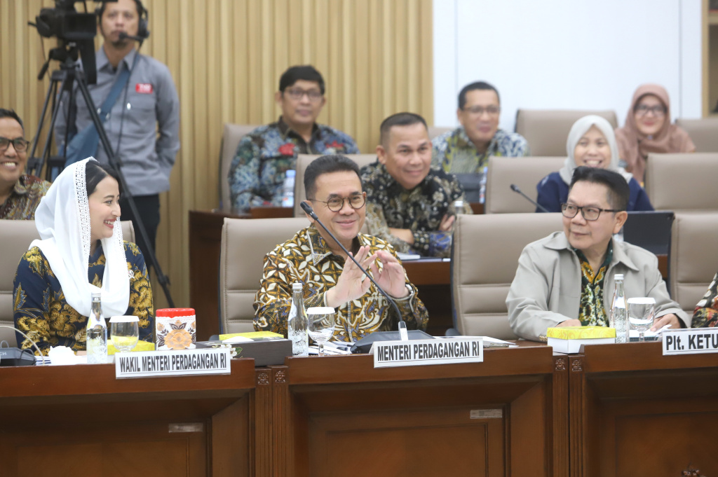 Komisi VI DPR menggelar raker dengan Menteri Perdagangan Budi Santoso membahas Regulasi E-commerce dan Perlindungan Pelaku Usaha Dalam Negeri (Ashar/SinPo.id)
