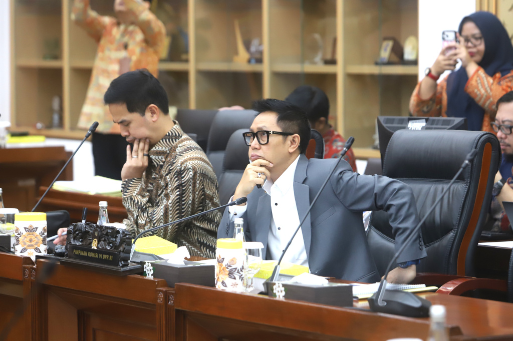 Komisi VI DPR menggelar raker dengan Menteri Perdagangan Budi Santoso membahas Regulasi E-commerce dan Perlindungan Pelaku Usaha Dalam Negeri (Ashar/SinPo.id)