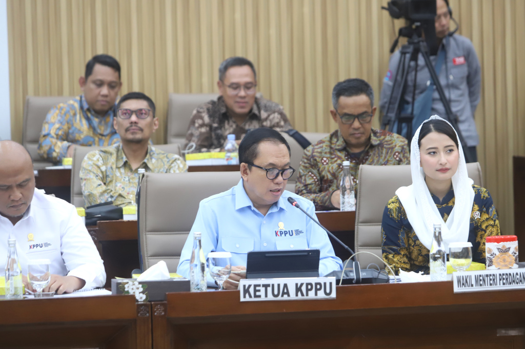 Komisi VI DPR menggelar raker dengan Menteri Perdagangan Budi Santoso membahas Regulasi E-commerce dan Perlindungan Pelaku Usaha Dalam Negeri (Ashar/SinPo.id)