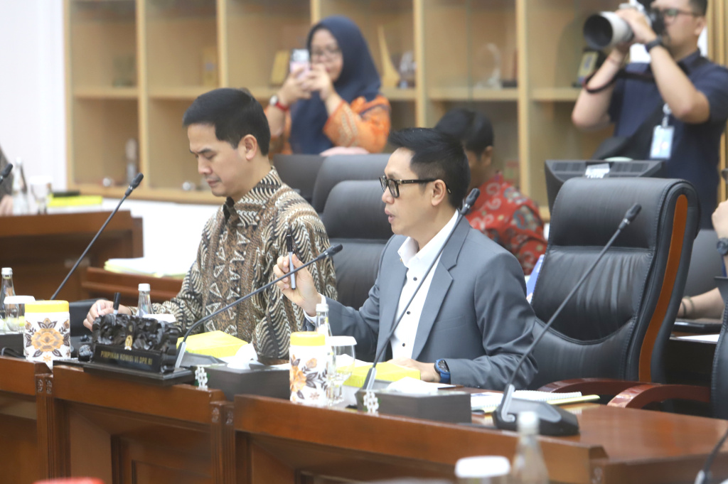 Komisi VI DPR menggelar raker dengan Menteri Perdagangan Budi Santoso membahas Regulasi E-commerce dan Perlindungan Pelaku Usaha Dalam Negeri (Ashar/SinPo.id)