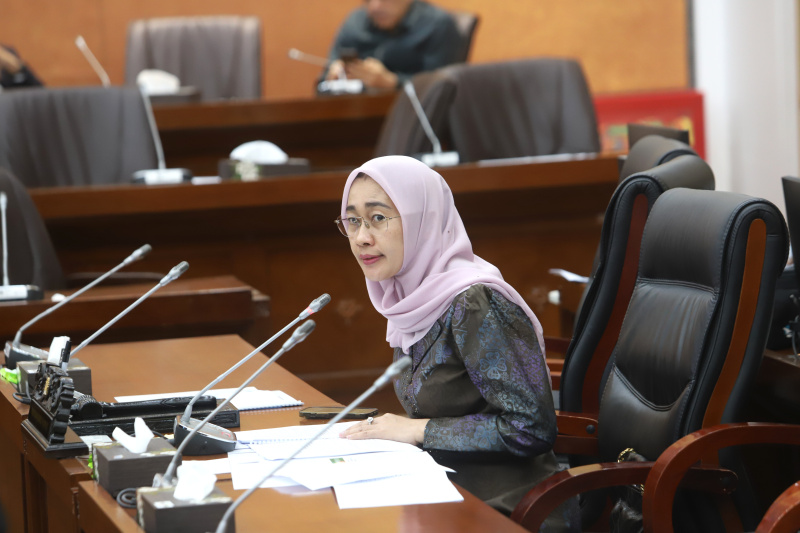 Komisi VI DPR gelar raker dengan Menteri Perdagangan Budi Santoso dan Dirut Bulog Mayjen TNI Novy Helmy Prasetya membahas stok pasokan pangan ramadan (Ashar/SinPo.id)