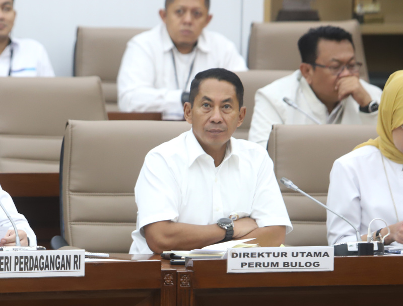 Komisi VI DPR gelar raker dengan Menteri Perdagangan Budi Santoso dan Dirut Bulog Mayjen TNI Novy Helmy Prasetya membahas stok pasokan pangan ramadan (Ashar/SinPo.id)