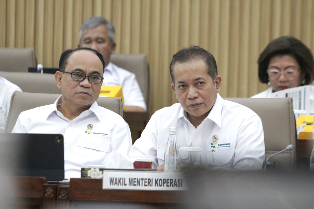 Komisi VI DPR gelar raker dengan Menteri Koperasi Budi Arie membahas Anggaran TA 2026 (Ashar/SinPo.id)