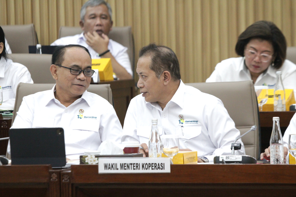 Komisi VI DPR gelar raker dengan Menteri Koperasi Budi Arie membahas Anggaran TA 2026 (Ashar/SinPo.id)