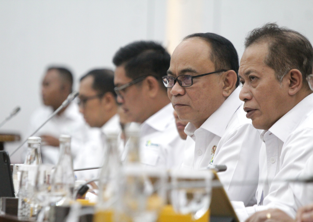 Komisi VI DPR gelar raker dengan Menteri Koperasi Budi Arie membahas Anggaran TA 2026 (Ashar/SinPo.id)