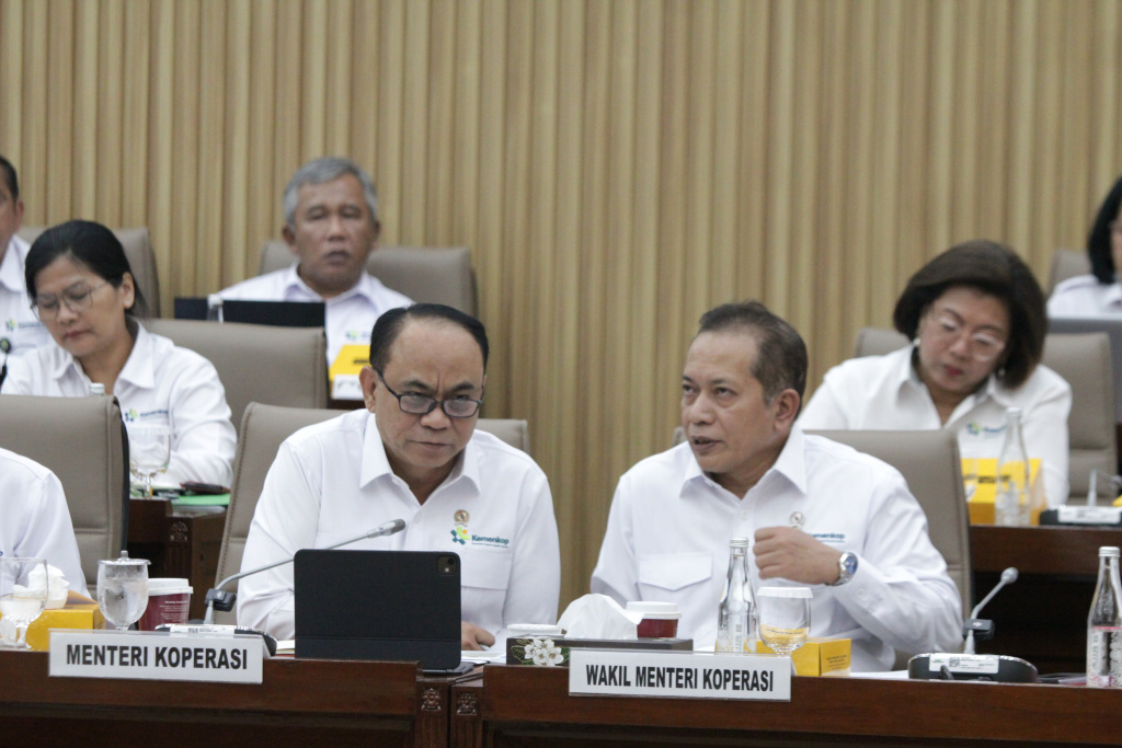 Komisi VI DPR gelar raker dengan Menteri Koperasi Budi Arie membahas Anggaran TA 2026 (Ashar/SinPo.id)