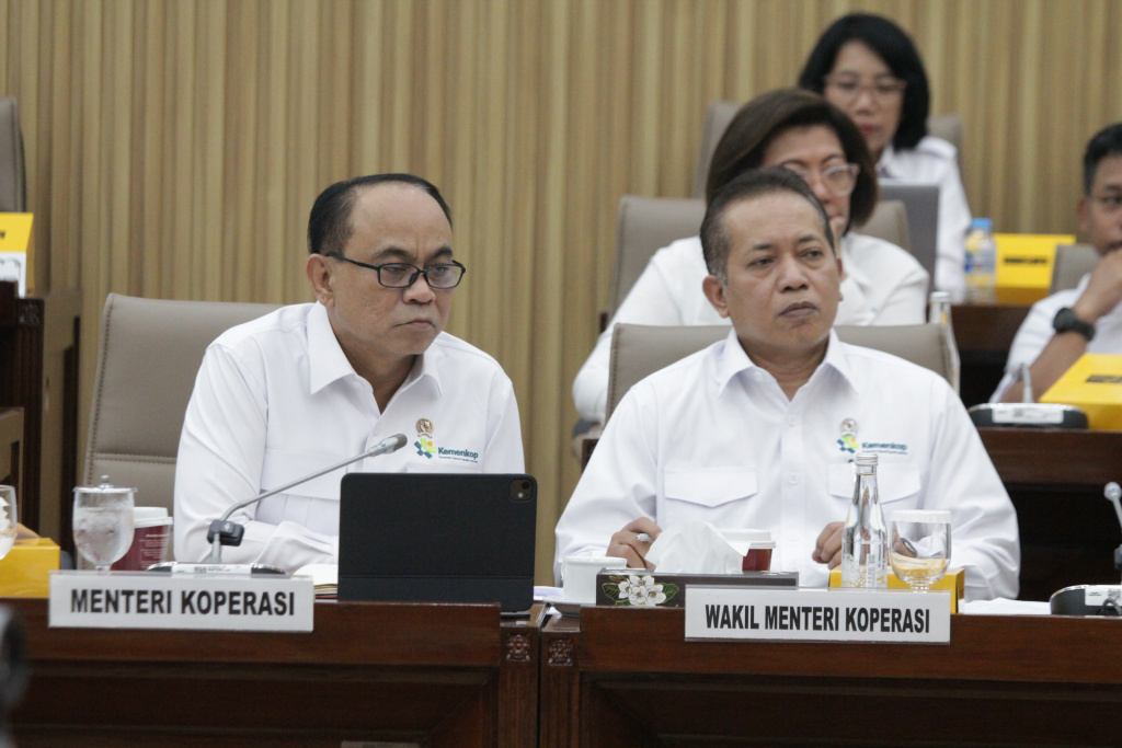 Komisi VI DPR gelar raker dengan Menteri Koperasi Budi Arie membahas Anggaran TA 2026 (Ashar/SinPo.id)
