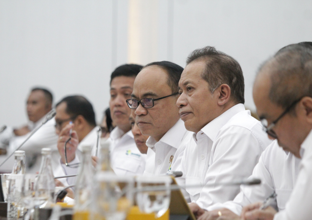 Komisi VI DPR gelar raker dengan Menteri Koperasi Budi Arie membahas Anggaran TA 2026 (Ashar/SinPo.id)