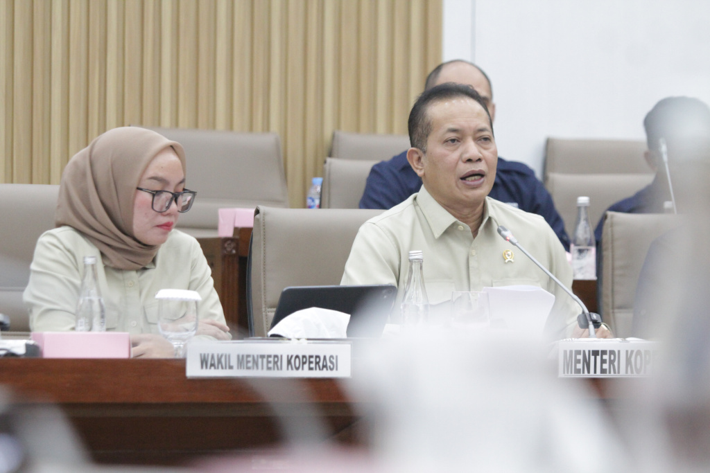 Komisi VI menggelar raker dengan Menkop Ferry Juliantono membahas infrastruktur koperasi desa merah putih (Ashar/SinPo.id)