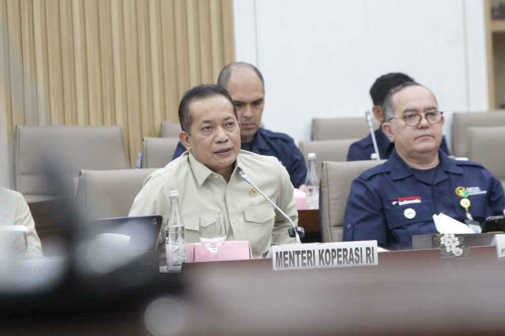 Komisi VI menggelar raker dengan Menkop Ferry Juliantono membahas infrastruktur koperasi desa merah putih (Ashar/SinPo.id)