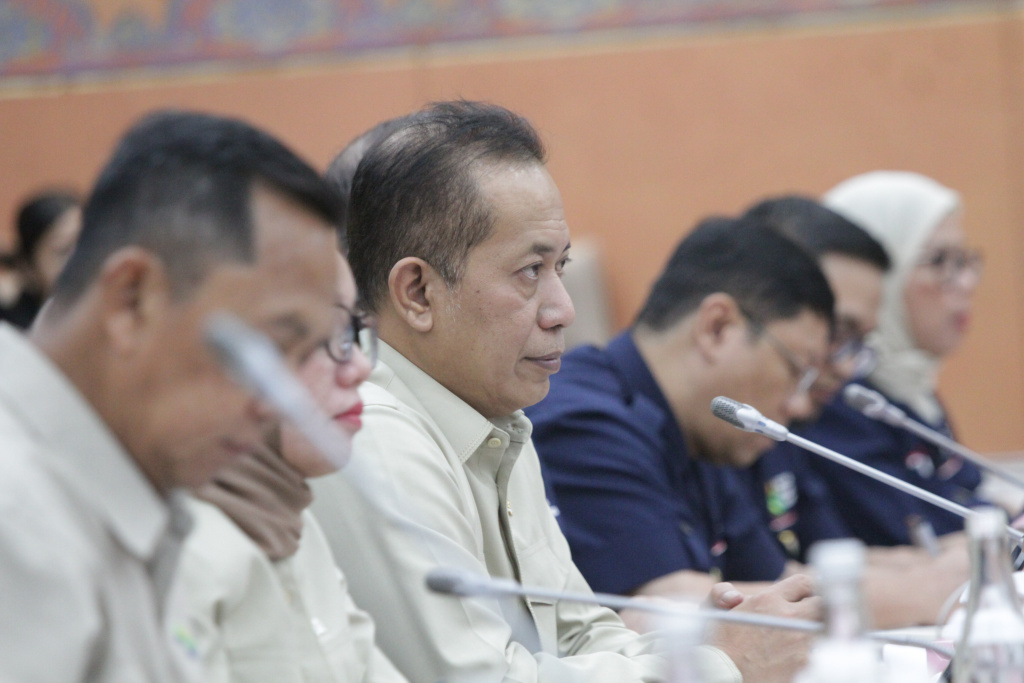 Komisi VI menggelar raker dengan Menkop Ferry Juliantono membahas infrastruktur koperasi desa merah putih (Ashar/SinPo.id)