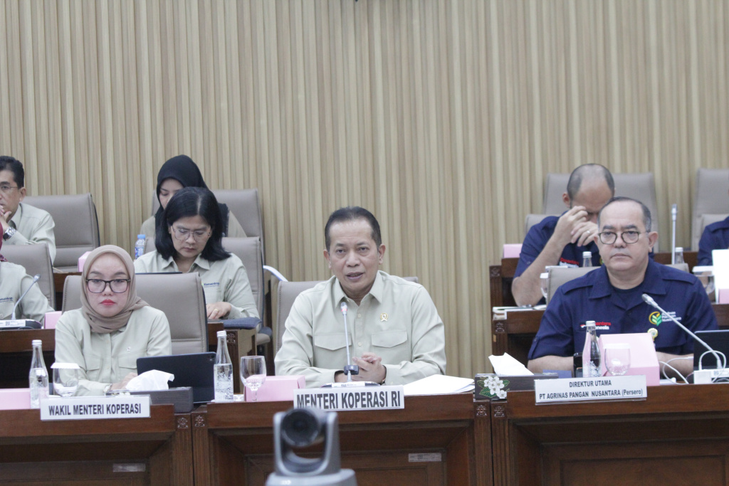 Komisi VI menggelar raker dengan Menkop Ferry Juliantono membahas infrastruktur koperasi desa merah putih (Ashar/SinPo.id)