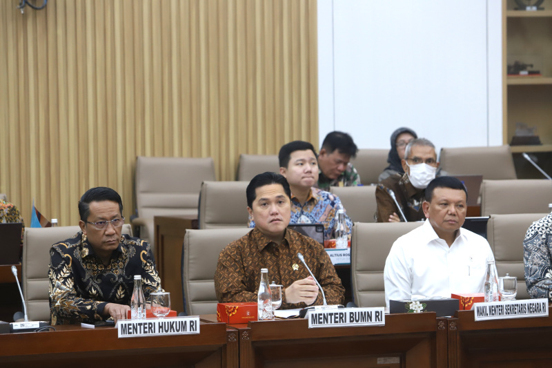 Komisi VI DPR gelar raker dengan Menteri BUMN Erick Thohir  membahas RUU tentang BUMN (Ashar/SinPo.id)