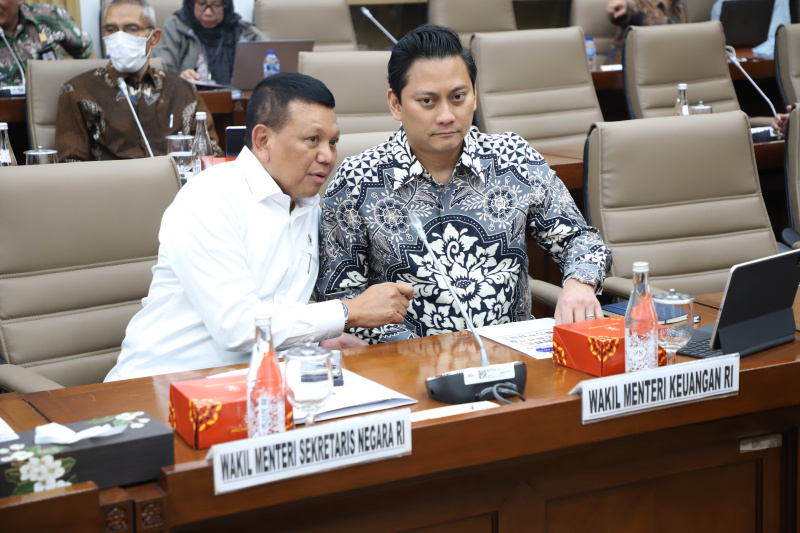 Komisi VI DPR gelar raker dengan Menteri BUMN Erick Thohir  membahas RUU tentang BUMN (Ashar/SinPo.id)