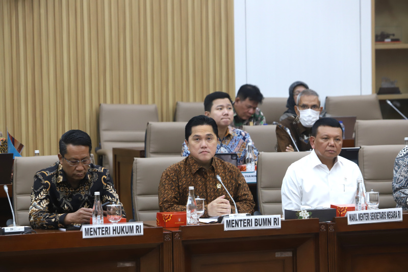 Komisi VI DPR gelar raker dengan Menteri BUMN Erick Thohir  membahas RUU tentang BUMN (Ashar/SinPo.id)