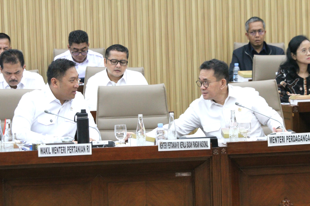 Komisi VI DPR menggelar Rapat Kerja dengan Menteri Perdagangan, Wamentan, Wamen Perindustrian membahas RUU Perlindungan Konsumen (Ashar/SinPo.id)