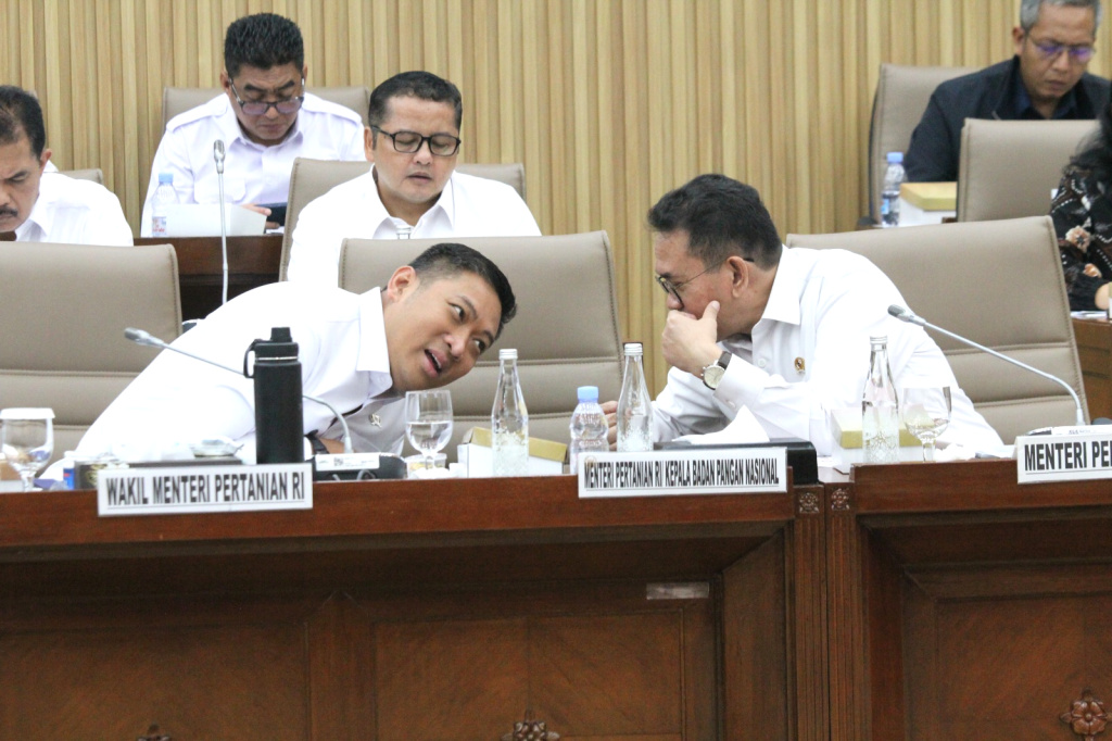 Komisi VI DPR menggelar Rapat Kerja dengan Menteri Perdagangan, Wamentan, Wamen Perindustrian membahas RUU Perlindungan Konsumen (Ashar/SinPo.id)