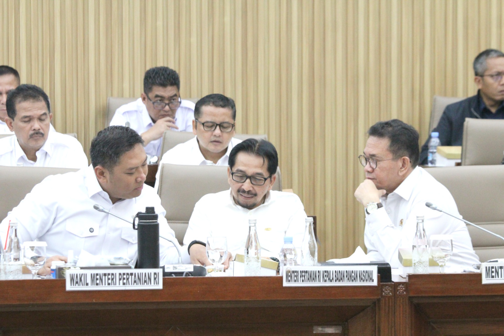 Komisi VI DPR menggelar Rapat Kerja dengan Menteri Perdagangan, Wamentan, Wamen Perindustrian membahas RUU Perlindungan Konsumen (Ashar/SinPo.id)