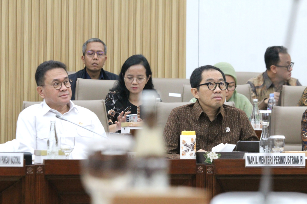 Komisi VI DPR menggelar Rapat Kerja dengan Menteri Perdagangan, Wamentan, Wamen Perindustrian membahas RUU Perlindungan Konsumen (Ashar/SinPo.id)