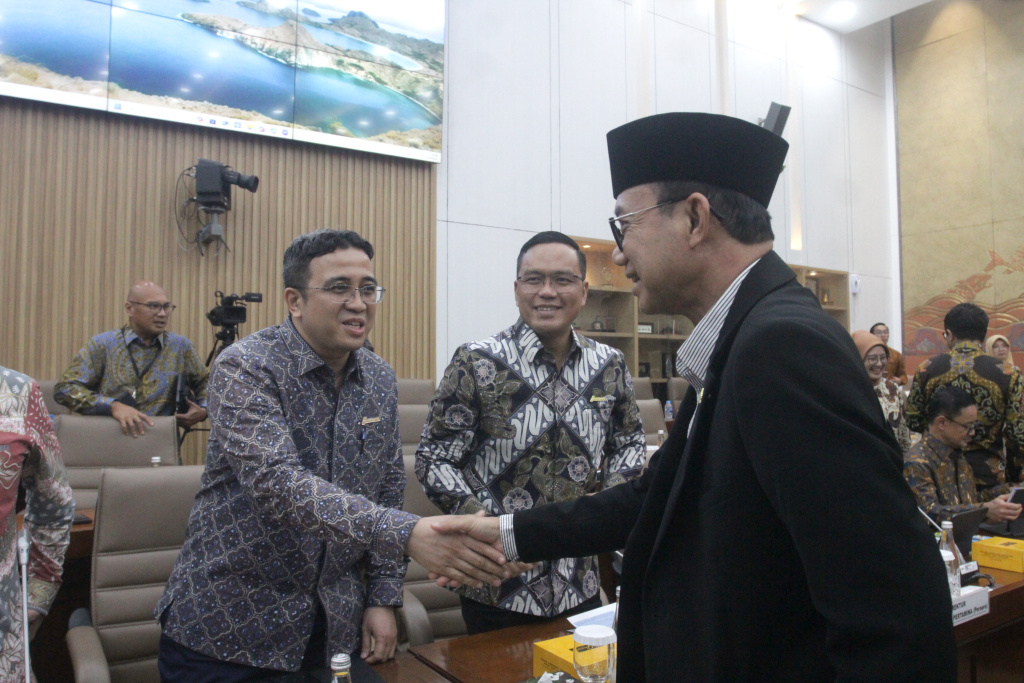 Komisi VI menggelar raker dengan Dirut Pertamina Simon membahas Evaluasi Kinerja Semester I Pertamina (Ashar/SinPo.id)