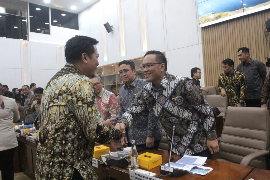 Komisi VI menggelar raker dengan Dirut Pertamina Simon membahas Evaluasi Kinerja Semester I Pertamina (Ashar/SinPo.id)