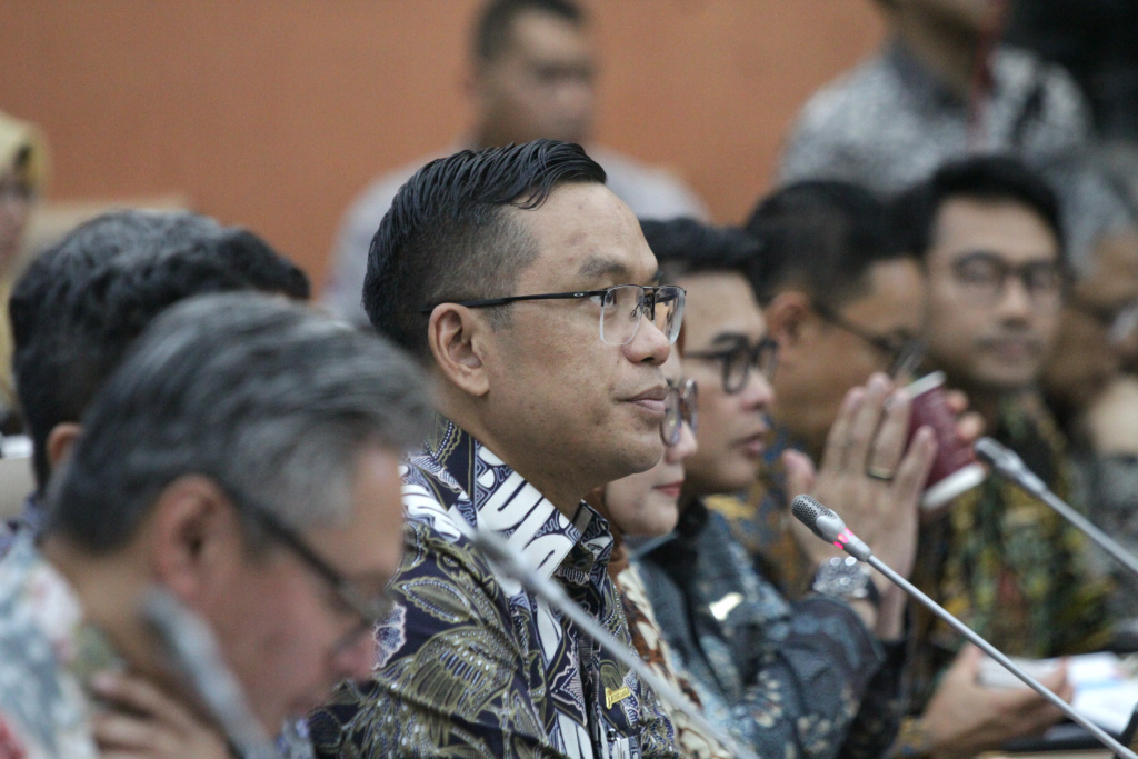 Komisi VI menggelar raker dengan Dirut Pertamina Simon membahas Evaluasi Kinerja Semester I Pertamina (Ashar/SinPo.id)