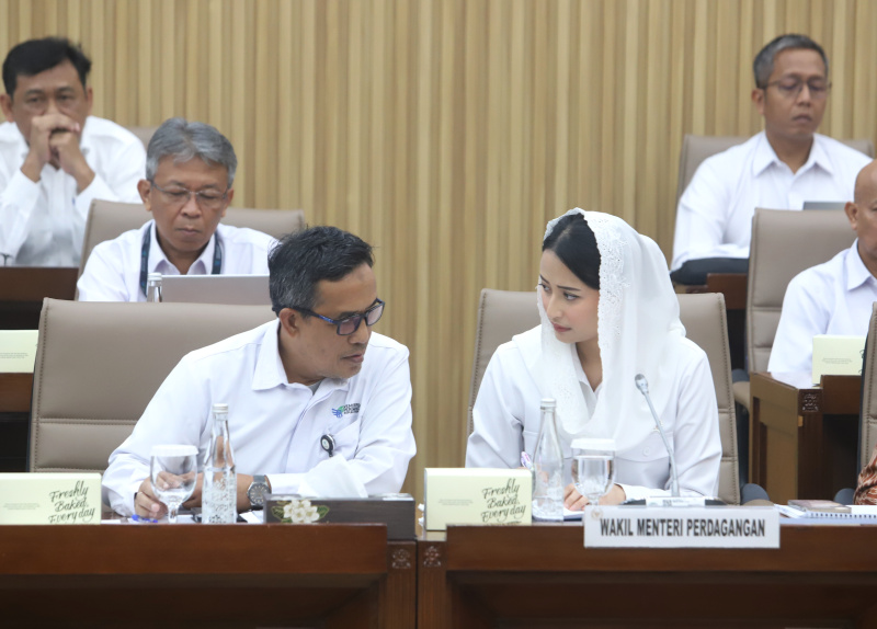 Komisi VI gelar raker dengan Wakil Menteri Perdagangan Dyah Roro Esti Widya Putri membahas Anggaran TA 2026 (Ashar/SinPo.id)