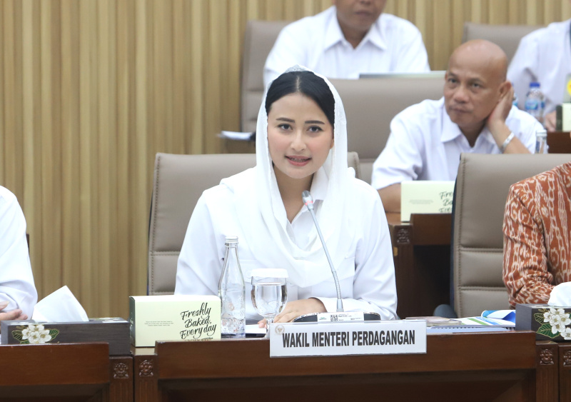 Komisi VI gelar raker dengan Wakil Menteri Perdagangan Dyah Roro Esti Widya Putri membahas Anggaran TA 2026 (Ashar/SinPo.id)