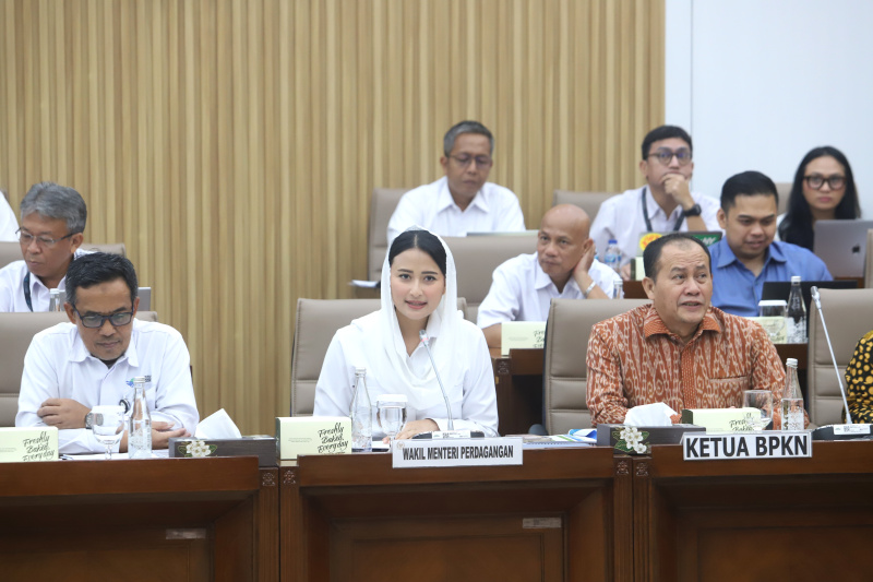 Komisi VI gelar raker dengan Wakil Menteri Perdagangan Dyah Roro Esti Widya Putri membahas Anggaran TA 2026 (Ashar/SinPo.id)