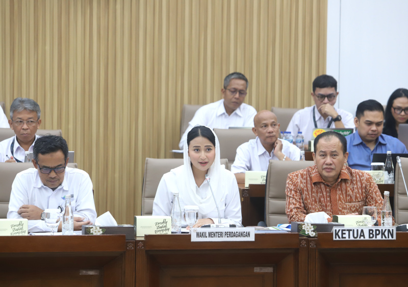 Komisi VI gelar raker dengan Wakil Menteri Perdagangan Dyah Roro Esti Widya Putri membahas Anggaran TA 2026 (Ashar/SinPo.id)