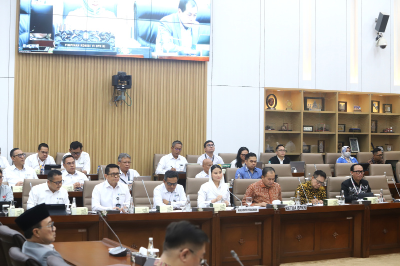 Komisi VI gelar raker dengan Wakil Menteri Perdagangan Dyah Roro Esti Widya Putri membahas Anggaran TA 2026 (Ashar/SinPo.id)