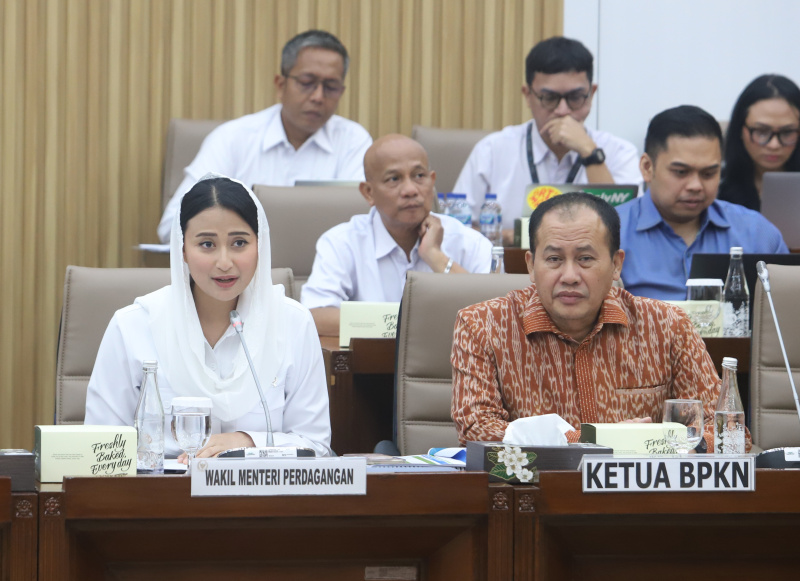 Komisi VI gelar raker dengan Wakil Menteri Perdagangan Dyah Roro Esti Widya Putri membahas Anggaran TA 2026 (Ashar/SinPo.id)