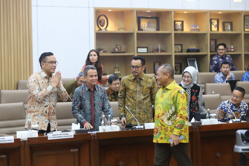 Komisi VI DPR menggelar RDP dengan Pertamina dan PLN membahas Ketahanan Energi (Ashar/SinPo.id)