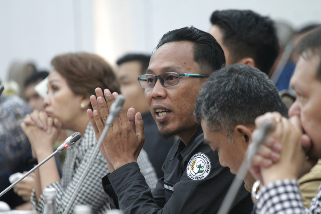 Komisi VI DPR menggelar RDPU dengan perwakilan dari masyarakat Aliansi Pedagang Pakaian Bekas Indonesia (Ashar/SinPo.id)