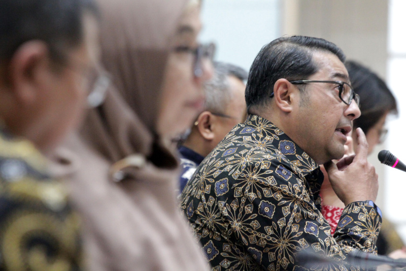 Komisi VII DPR gelar raker dengan Manekraf mendengarkan laporan Pelaksanaan Program Kerja Kementerian Ekonomi Kreatif/Kepala Badan Ekonomi Kreatif (Ashar/SinPo.id)