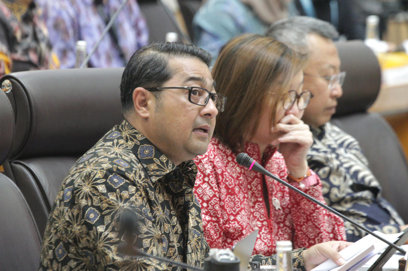 Komisi VII DPR gelar raker dengan Manekraf mendengarkan laporan Pelaksanaan Program Kerja Kementerian Ekonomi Kreatif/Kepala Badan Ekonomi Kreatif (Ashar/SinPo.id)