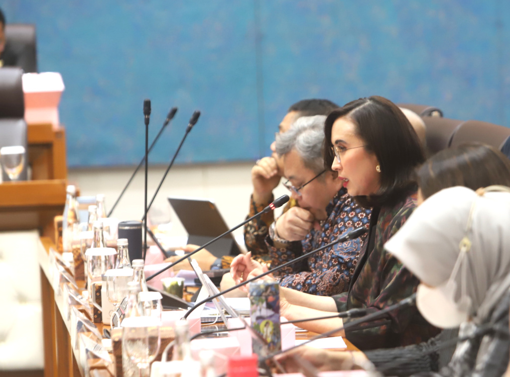 Komisi VII DPR menggelar raker dengan Menteri Pariwisata Widiyanti Putri Wardhana membahas rencana kerja 2026 Kementerian Pariwisata (Ashar/SinPo.id)