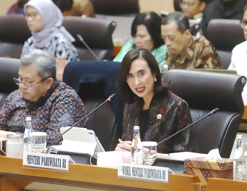 Ilustrasi. Komisi VII DPR menggelar raker dengan Menteri Pariwisata Widiyanti Putri Wardhana membahas rencana kerja 2026 Kementerian Pariwisata (Ashar/SinPo.id)