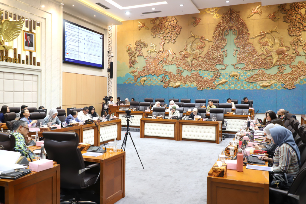 Komisi VII DPR menggelar raker dengan Menteri Pariwisata Widiyanti Putri Wardhana membahas rencana kerja 2026 Kementerian Pariwisata (Ashar/SinPo.id)