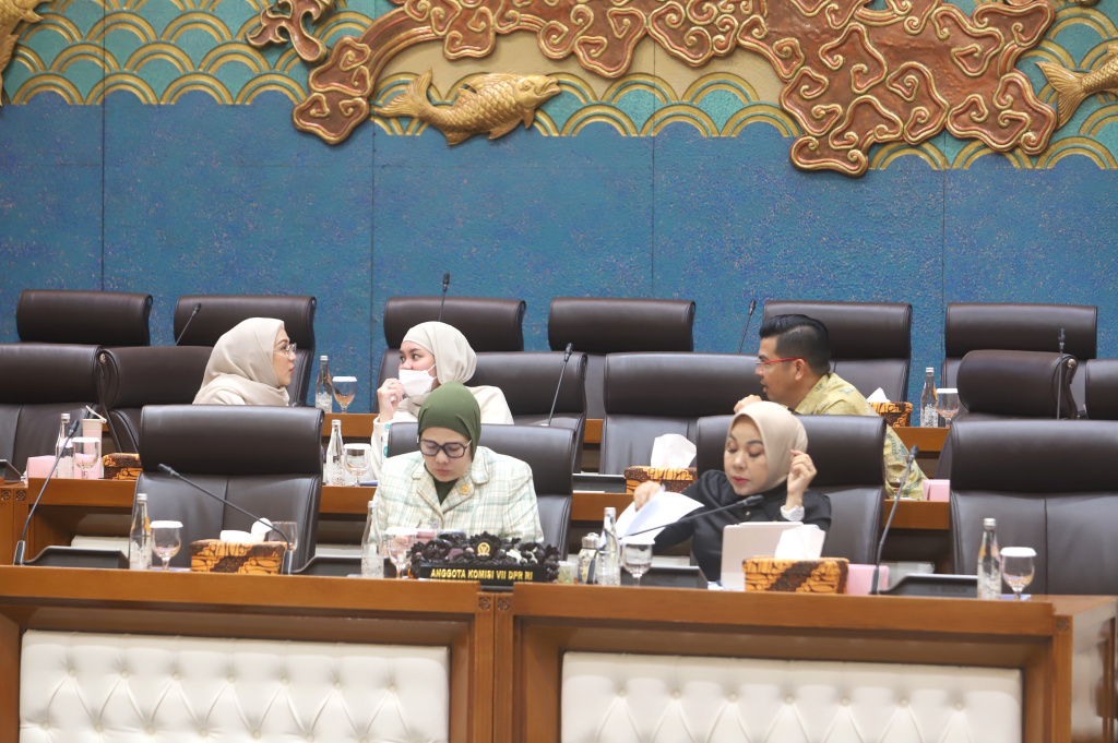 Komisi VII DPR menggelar raker dengan Menteri Pariwisata Widiyanti Putri Wardhana membahas rencana kerja 2026 Kementerian Pariwisata (Ashar/SinPo.id)