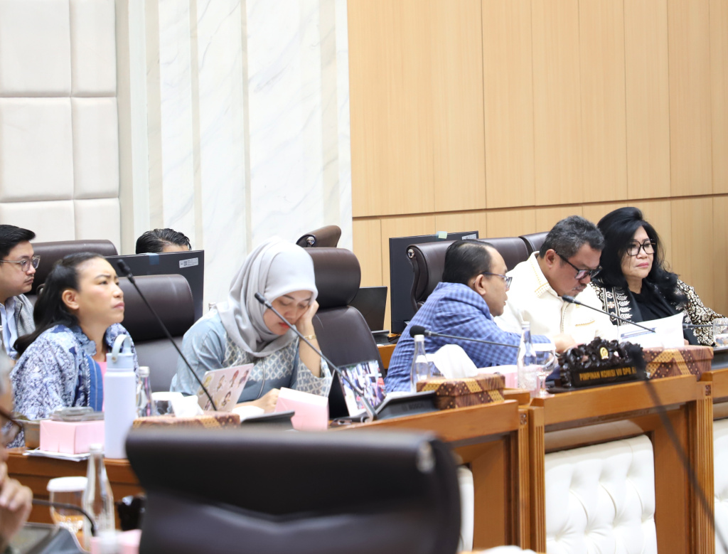 Komisi VII DPR menggelar raker dengan Menteri Pariwisata Widiyanti Putri Wardhana membahas rencana kerja 2026 Kementerian Pariwisata (Ashar/SinPo.id)
