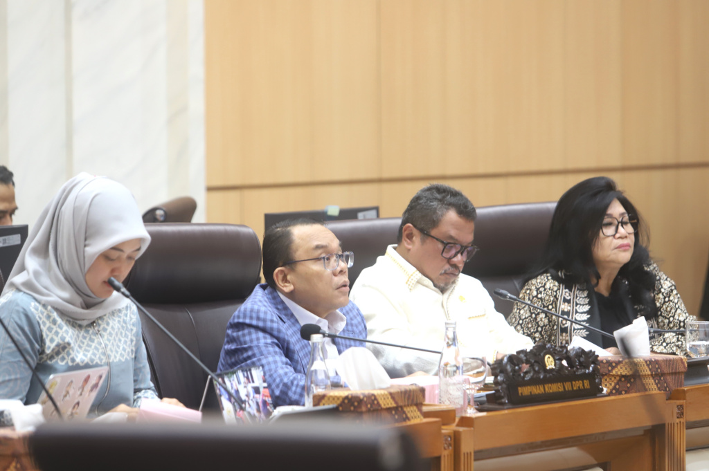 Komisi VII DPR menggelar raker dengan Menteri Pariwisata Widiyanti Putri Wardhana membahas rencana kerja 2026 Kementerian Pariwisata (Ashar/SinPo.id)
