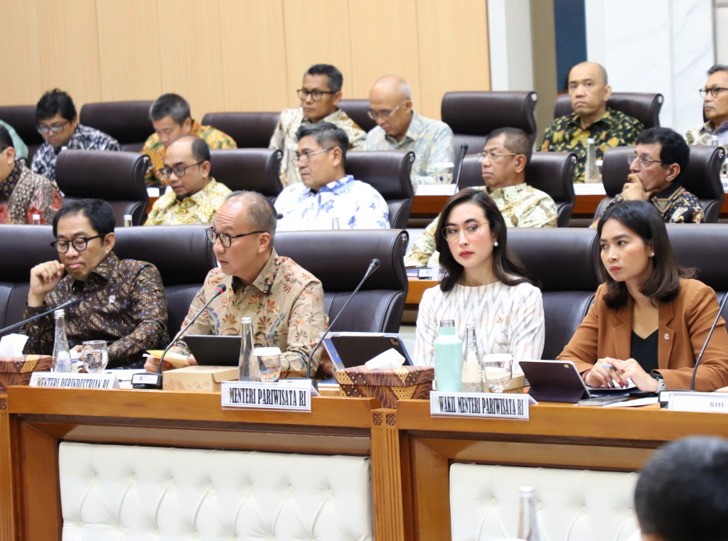 Ilustraasi. Raker Komisi VII DPR dengan Menpar Widiyanti Putri Wardhana. (Ashar/SinPo.id)