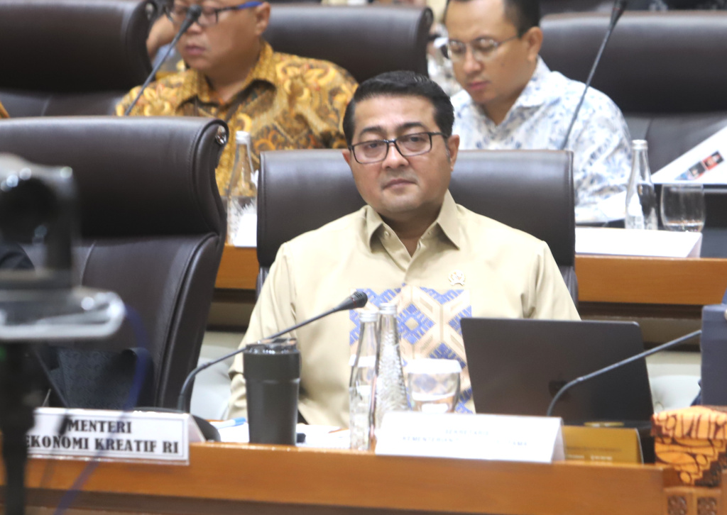 Komisi VII DPR menggelar raker dengan Menteri Ekonomi Kreatif Teuku Riefky Harsya membahas rencana kerja 2026 (Ashar/SinPo.id)