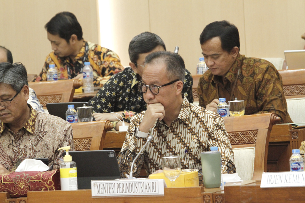 Komisi VII DPR gelar raker dengan Menteri Perindustrian Agus Gumiwang Kartasasmita bahas pengantar RKA K/L Tahun 2024 (Ashar/SinPo.id)