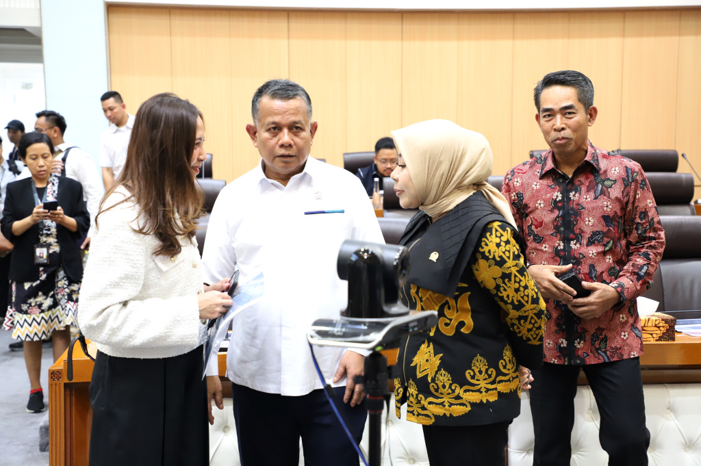 Komisi VII DPR menggelar raker dengan Menteri UMKM Maman Abdurahman membahas pinjaman kredit (KUR) (Ashar/SinPo.id)
